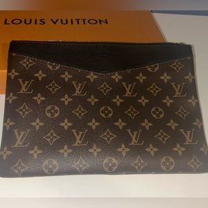 Louis Vuitton Daily Pouch